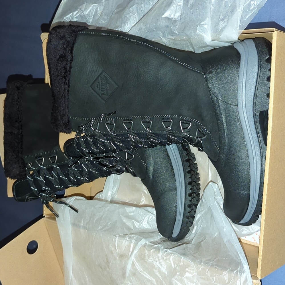 Muck Boots Arctic Apres Lace Tall size 5